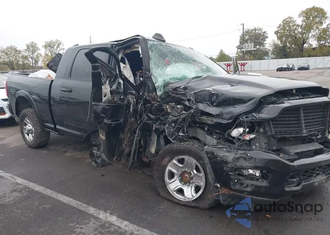 2019 Ram 2500 Laramie 4X4 6'4 Box z USA, uszkodzony, nr VIN 3C6UR5NL4KG654996